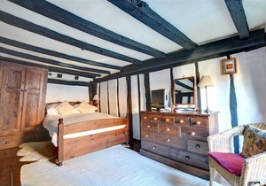 Hucksteps Row - Two Bedroom House, Sleeps 3