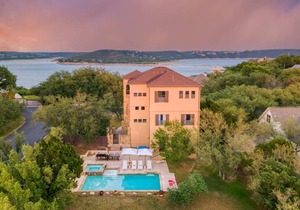 Hudson by AvantStay Magnificent Home w/ Beautiful Views, Multiple Living Areas, Pool & Games!