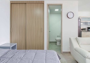 Huge studio in a brand new building 1 block below Parque Poblado.