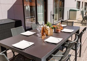 Huswell - Spacious Sunny Apartment with Huge Terrace