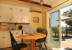 Hyannis Port Seaside Cottage for the Price of a Hotel Room !
