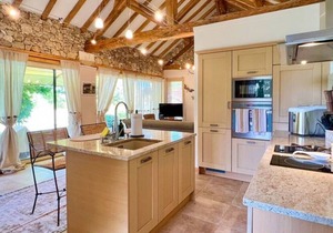 Hydrangea Hideawa Beautiful guest house for two people on the bank