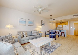 Ideal getaway near the beach & golf w/shared pool, central AC