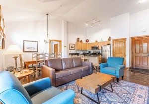 Ideal Location in River Run, Beautiful Mountain Views, Close to Gondola/Shops