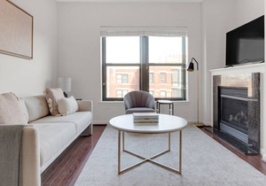 Ideal Logan Circle 2BR w/ Gym, W/D & Pool, walk to bars by Blueground
