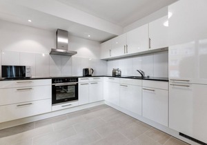 Ideal Oerlikon 3.5 Room w/Storage, 1min to Train Station, by Blueground