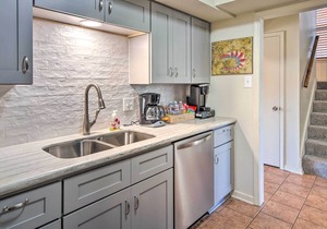 Ideally Located Baton Rouge Townhome w/ Yard!