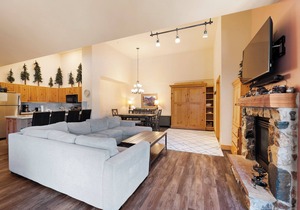 Ideally Located Condo in River Run Close to Gondola, Shops, and Dining!