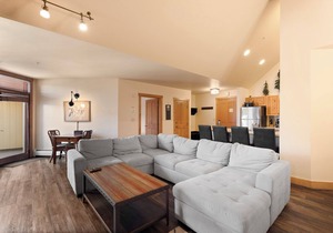 Ideally Located Condo in River Run Close to Gondola, Shops, and Dining!