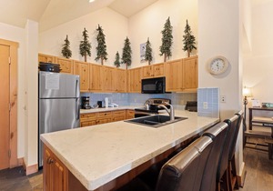 Ideally Located Condo in River Run Close to Gondola, Shops, and Dining!