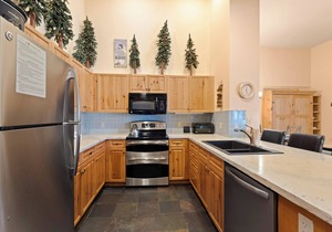 Ideally Located Condo in River Run Close to Gondola, Shops, and Dining!