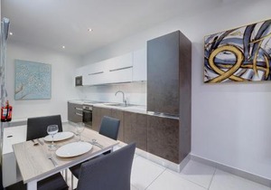 Idyllic Apartment just off the Promenade
