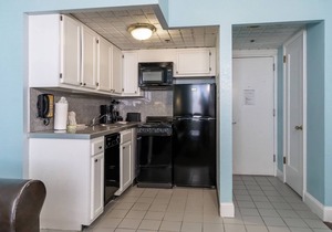 Idyllic Getaway! 3 Great Units Right on Beach! Pool, Snorkeling, Bar!