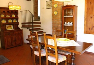Idyllic holiday home in Vinci with swimming pool