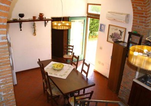Idyllic holiday home in Vinci with swimming pool
