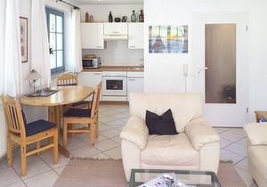 Idyllically situated first floor apartment near Darßer Wald, south-facing terrace, WLAN