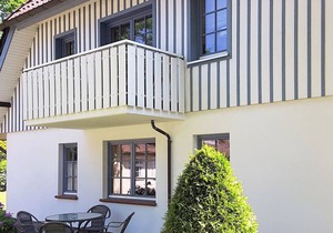 Idyllically situated first floor apartment near Darßer Wald, south-facing terrace, WLAN