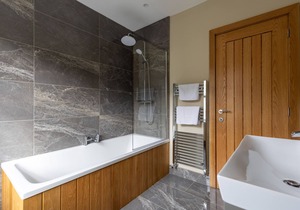 Ilkley House ** Sleeps 10 ** with Parking