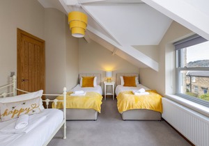 Ilkley House ** Sleeps 10 ** with Parking
