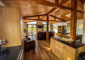 Immaculate 3-Bedroom Private Lodge near York