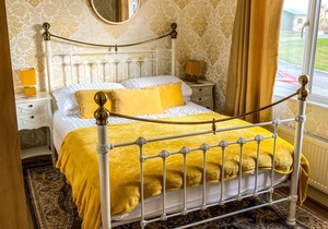 Immaculate 3-Bedroom Private Lodge near York