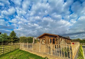 Immaculate 3-Bedroom Private Lodge near York