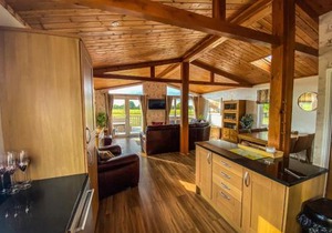 Immaculate 3-Bedroom Private Lodge near York