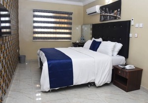Impeccable 1-Bed Executive Luxury Hotel Apartment