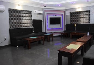 Impeccable 1-Bed Executive Luxury Hotel Apartment