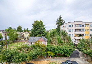 Impeccable Ballard Studio w/Rooftop, BBQ, walk to dining, by Blueground