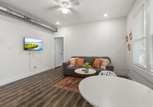 Impressive Cozy Historic 2BR Apt Near Downtown