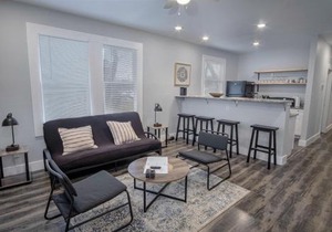 Impressive Cozy Historic 3BR Apt Near Downtown