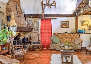 In a small village among the vineyards near Bergerac stands this cottage just two minutes from the D