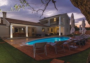 In a small village near the medieval Svetvincenat is placed this beautiful vacation home.