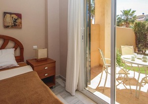 In a spacious resort in Mijas Costa you will find this beautiful apartment with balcony and a small