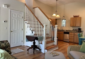 In heart of Historic Narragansett Pier, easy walk to beach, restaurants & shops!