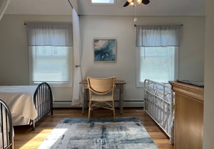 In heart of Historic Narragansett Pier, easy walk to beach, restaurants & shops!