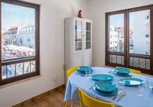 In the center of the village, ideal for young families!