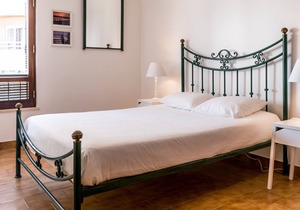 In the center of the village, ideal for young families!