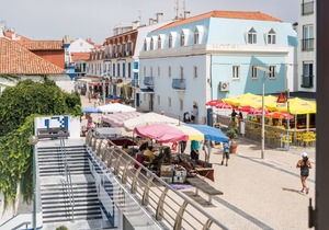 In the center of the village, ideal for young families!