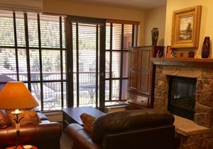 In the heart of Avon -walk to restaurants & gondola! Immaculate 2bed/2bath