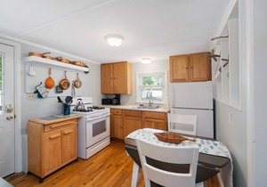 In the heart of the Pier, short walk to Narragansett Beach, Towers and shops!