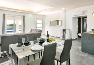 In the small village of Filipana, not far from the town of Vodnjan, you will find this vacation home
