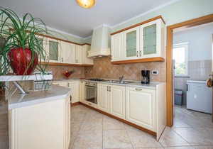 In the suburb of Labin awaits you this comfortable and cozy furnished vacation home.