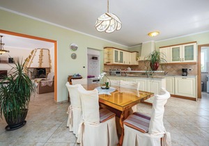 In the suburb of Labin awaits you this comfortable and cozy furnished vacation home.