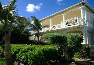 Inchcape Seaside Villas right on Silver Sands Beach - House Sunset downstairs