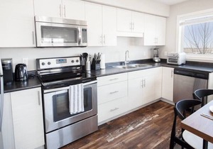 Incredible 3Bedroom Townhouse with Garage & Wi-Fi!