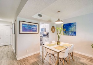 INCREDIBLE LOCATION!! Newly Renovated Condo - Short walk to downtown, restaurants and attractions