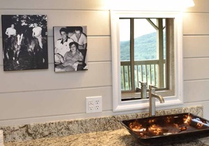 Incredible Porch Views Located between Beaver Lake & Eureka Springs -Suite 111