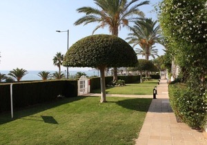 Indabella - 3 Bedroom Apartment - Opposite the beach close to all amenities
